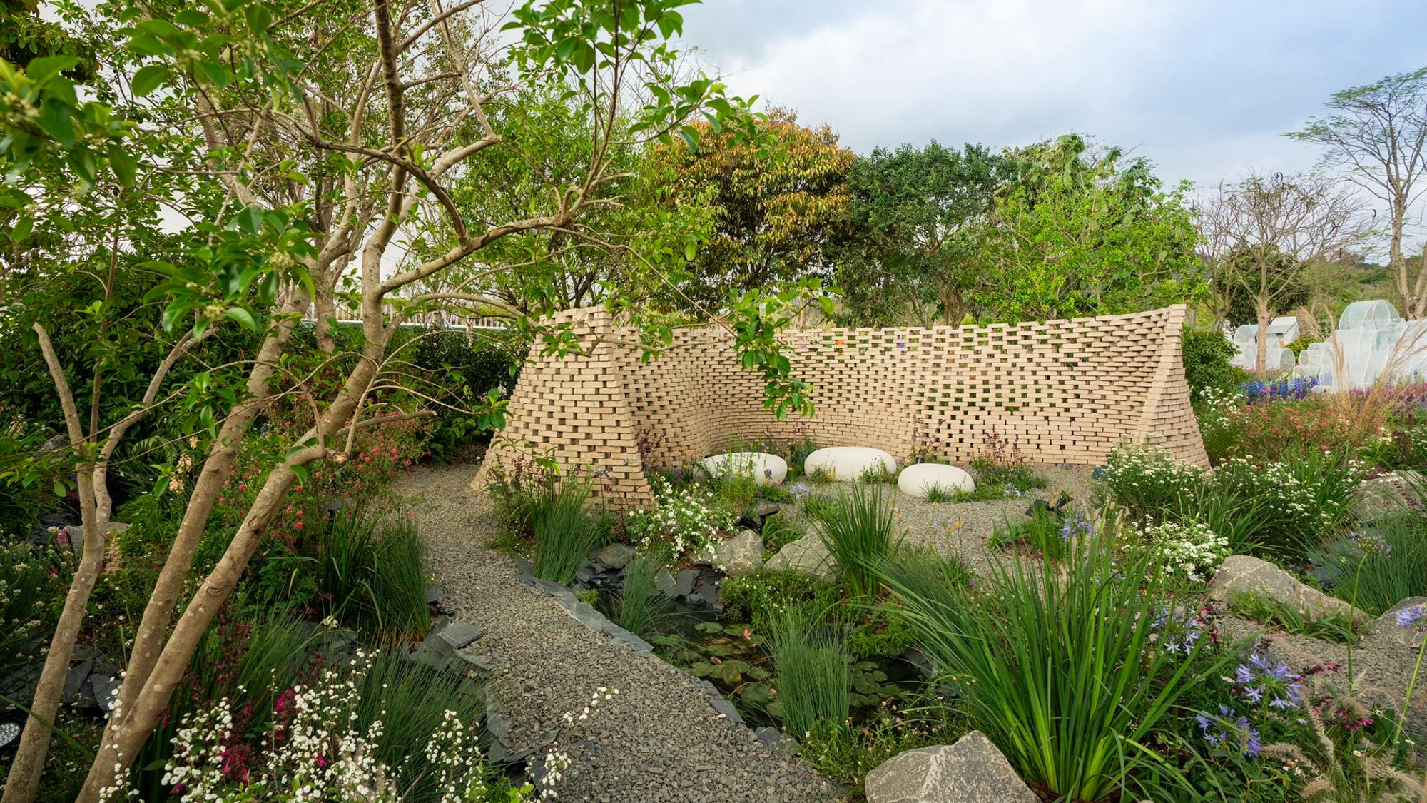 I Live with Nature' Show Garden - Jo Thompson Landscape & Garden